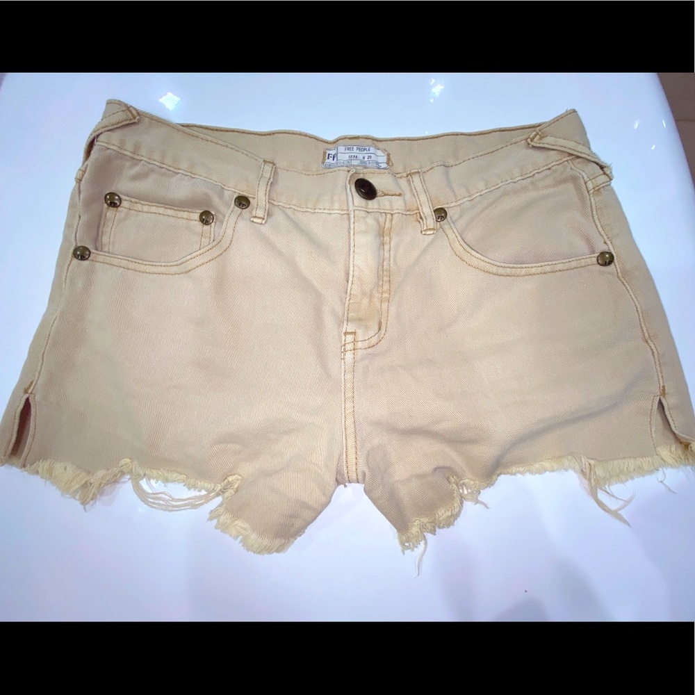 Free People cute beige shorts
